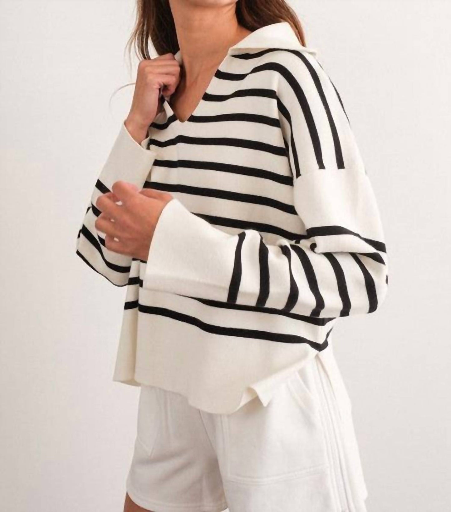 Striped V Neck Sweater In Black/white